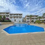 Emily's Sun Escape Пейя
